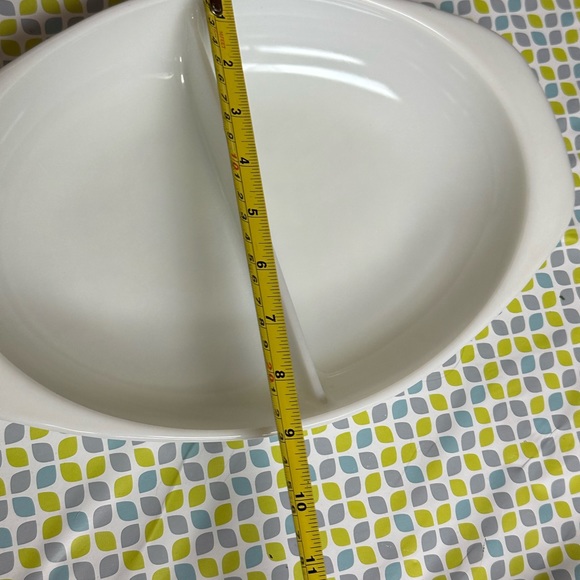 Pyrex White Milk Glass Divided Serving Dish Oval 1.5 Qt - Picture 3 of 10